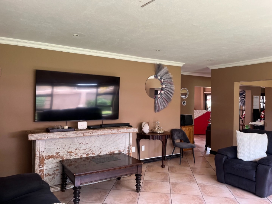 To Let 4 Bedroom Property for Rent in Melodie North West